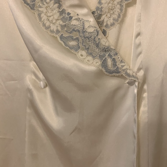 Victoria Secret White Robe w/ Lace - Picture 3 of 5